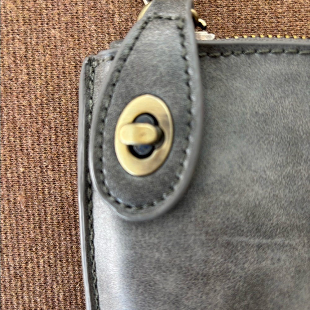 Like New/EUC - Sleek Joy Susan Mini Cross-Body/Wristlet (Gray) - Picture 6 of 13